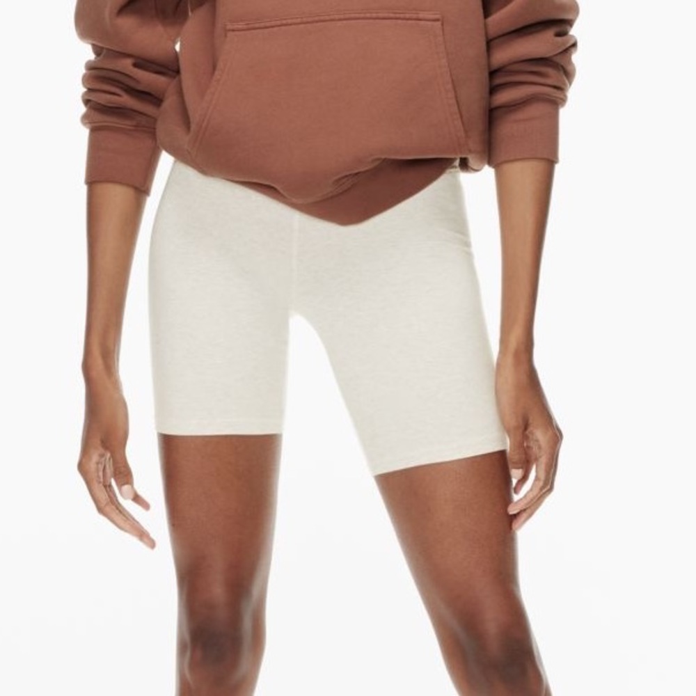Aritzia Tna Chill Atmosphere Hi-Rise 7” Short